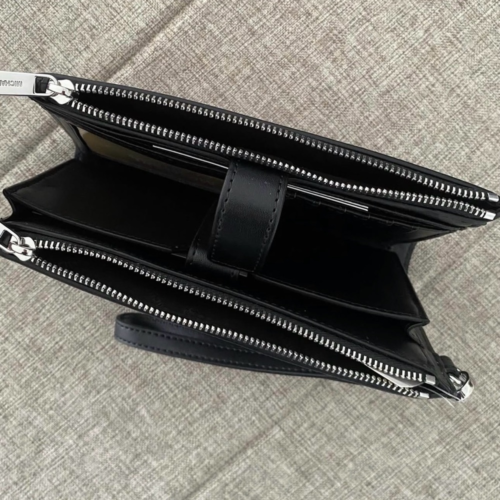 Michael Kors Jet Set Large Ombre Black Multi and white Signature Wristlet - Picture 4 of 5